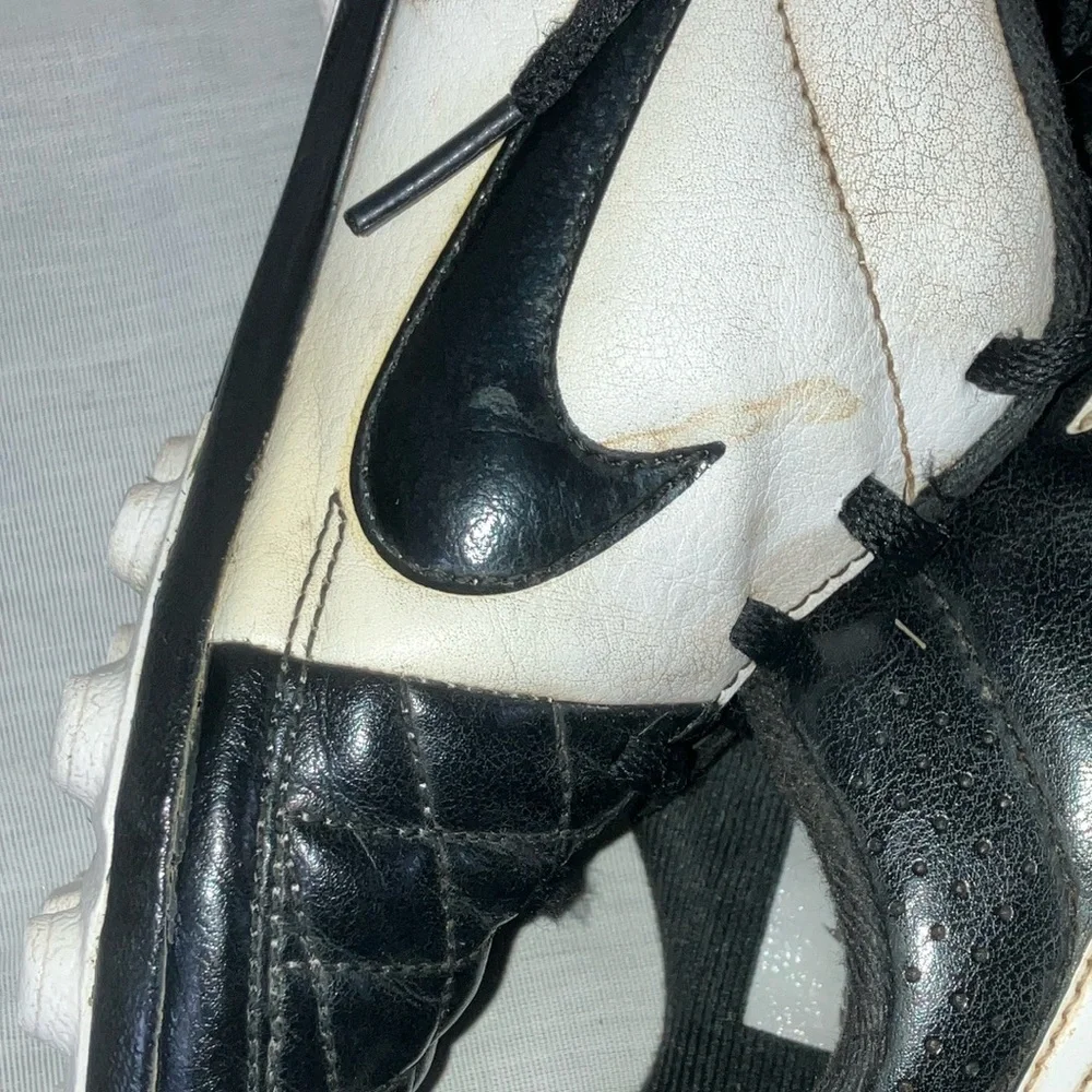 Nike boys/ girls Tiempo soccer shoes / Cleats - some STAINS but good condition - Picture 13 of 16